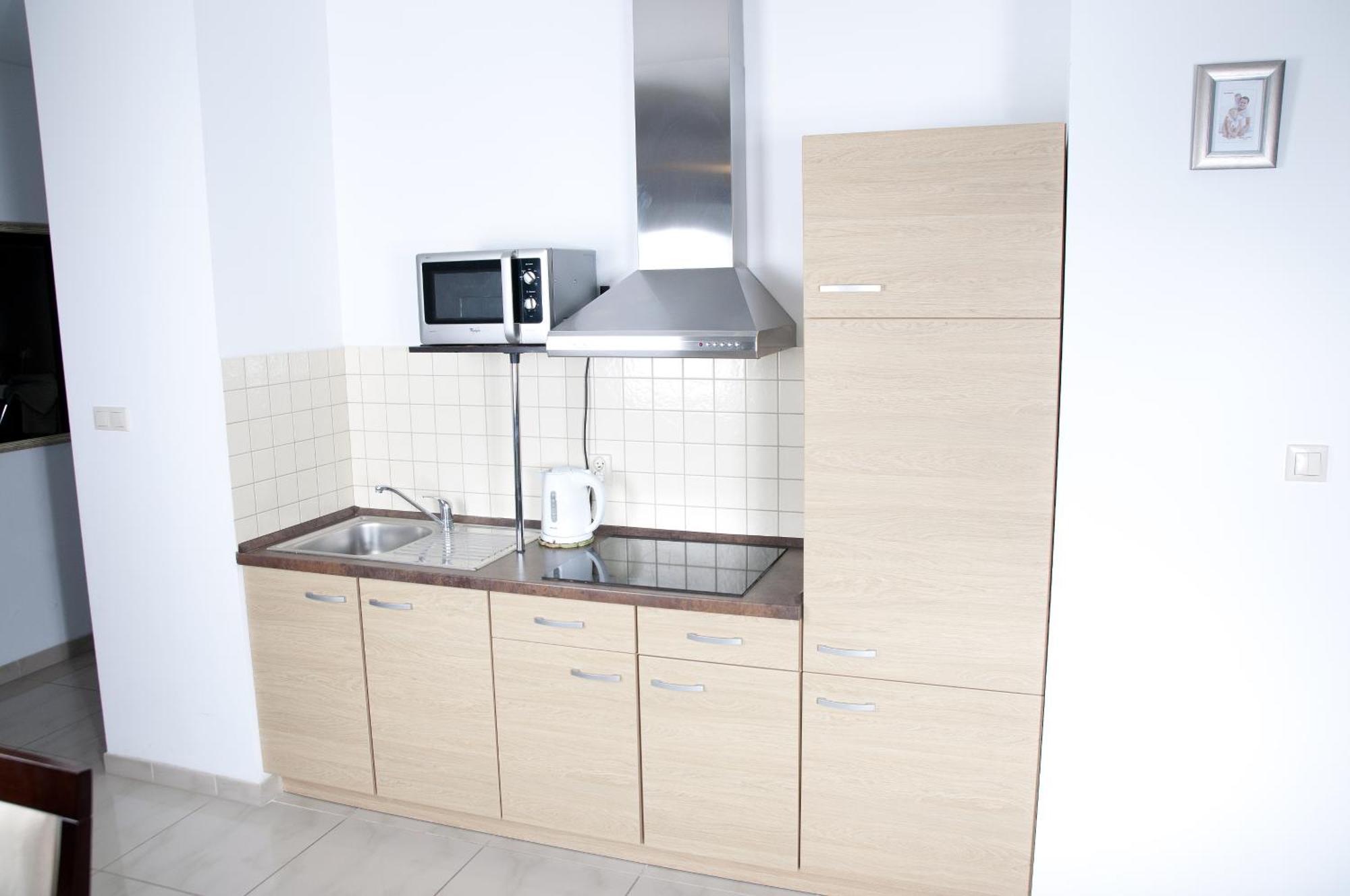 Apartament Ikar Z Wlasnym Ogrodkiem, Bardzo Blisko Morza Реваль Экстерьер фото