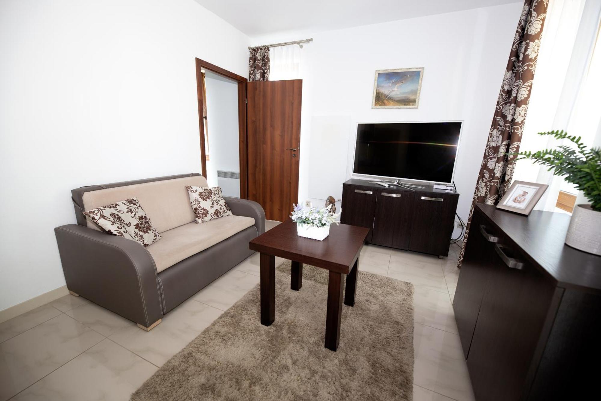 Apartament Ikar Z Wlasnym Ogrodkiem, Bardzo Blisko Morza Реваль Экстерьер фото