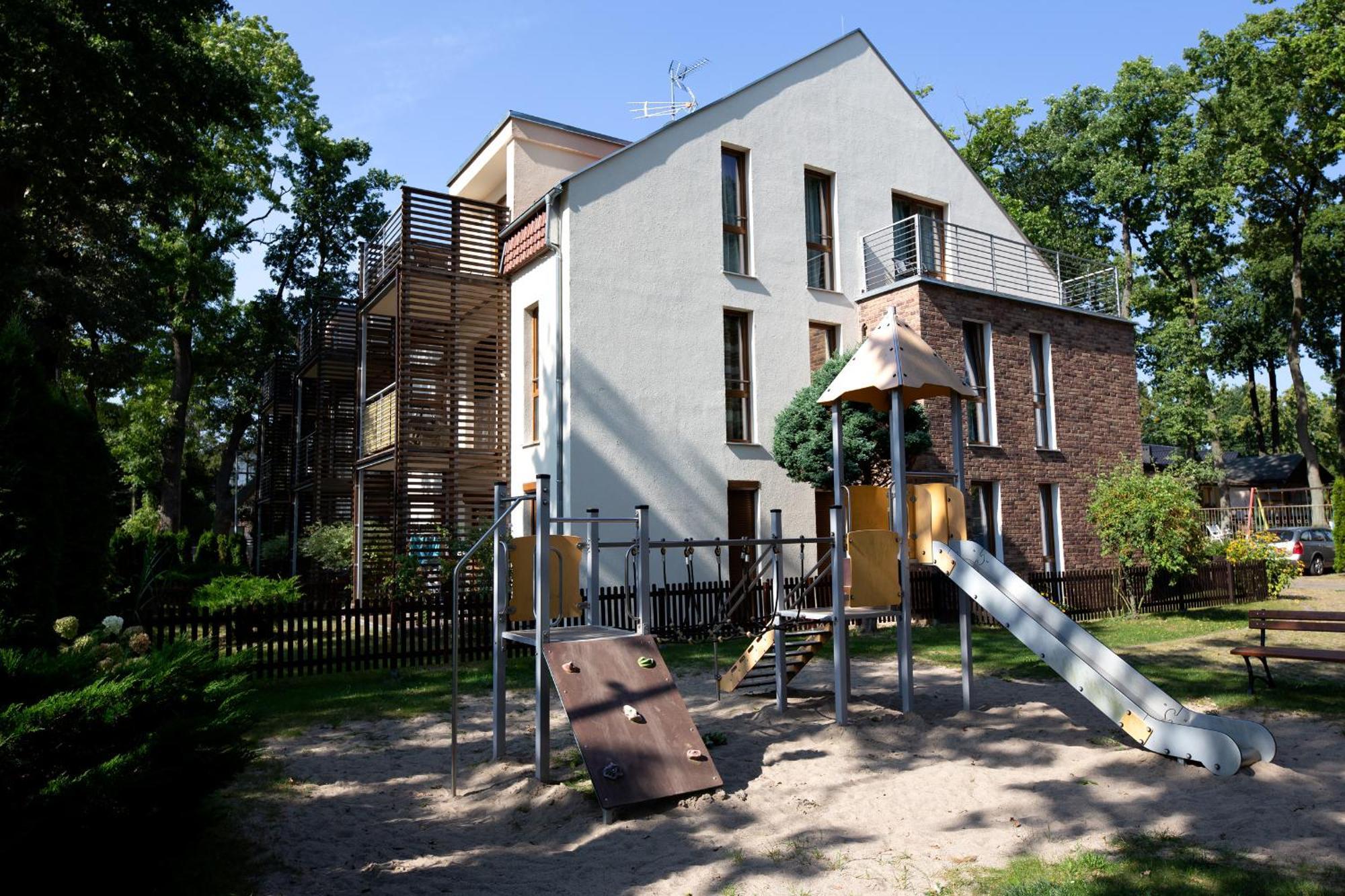 Apartament Ikar Z Wlasnym Ogrodkiem, Bardzo Blisko Morza Реваль Экстерьер фото